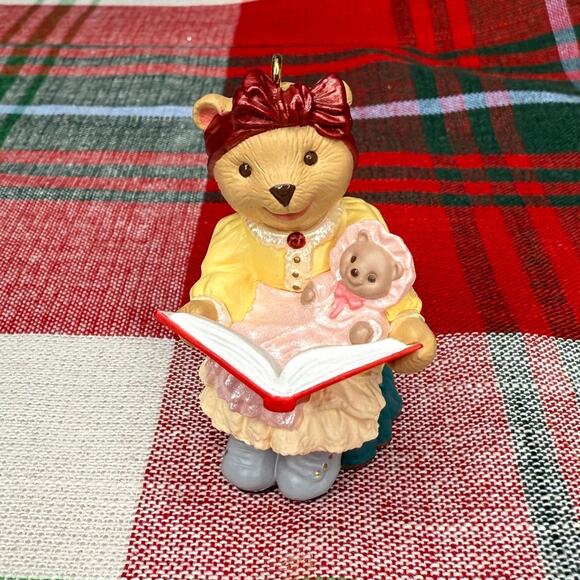 1993 THE BEARINGERS BEARNADETTE 4th in Collection Keepsake Hallmark Ornament - Picture 5 of 5